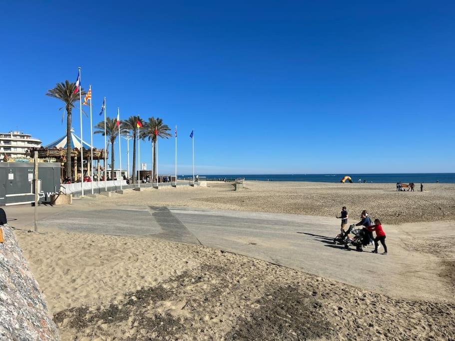 Le Carrousel - Apt Vue Mer - Plage A 10 M - Clim - Wifi Canet-en-Roussillon Extérieur photo